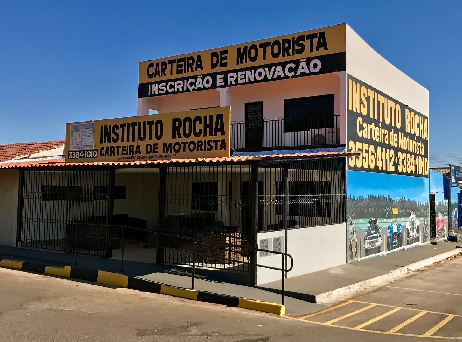Imagem da entrada do Instituto Rocha